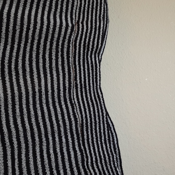 Black and white striped sweater top-Size XL - Picture 5 of 7